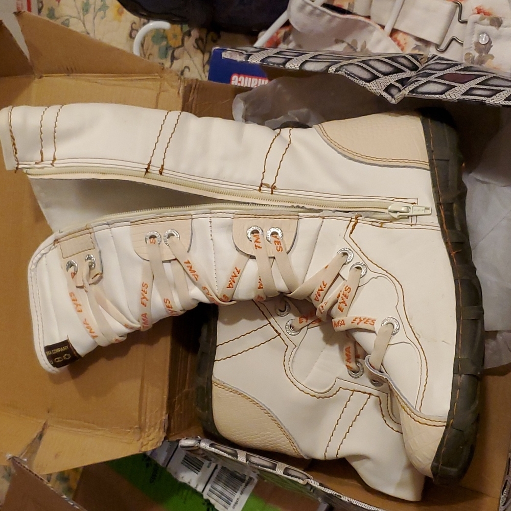 Adorable TMA Eyes Boots.